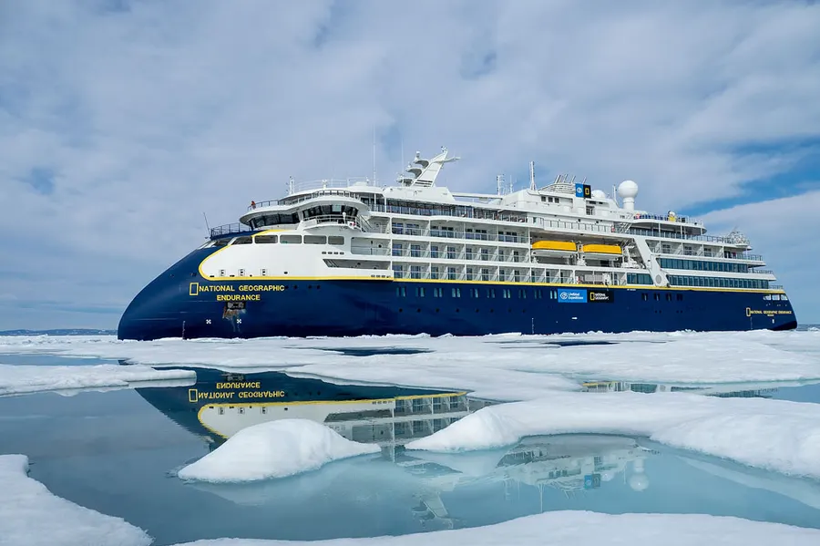 Expeditieschip National Geographic Endurance in Antarctica